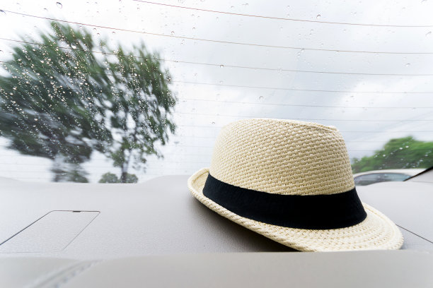 控制台汽车上的帽子图片下载