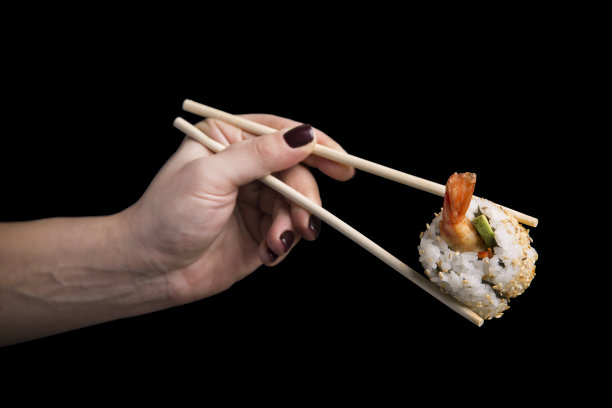 用筷子吃寿司图片下载