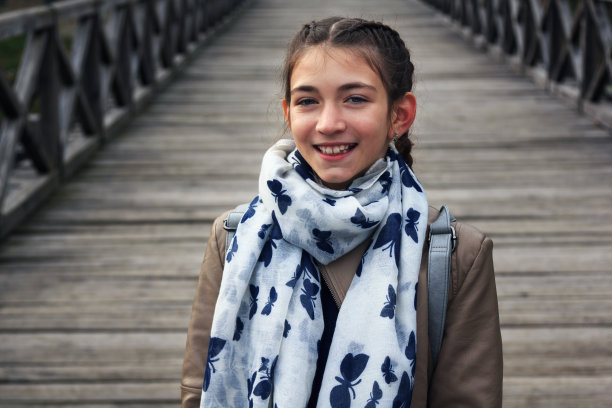 女孩微笑图片下载