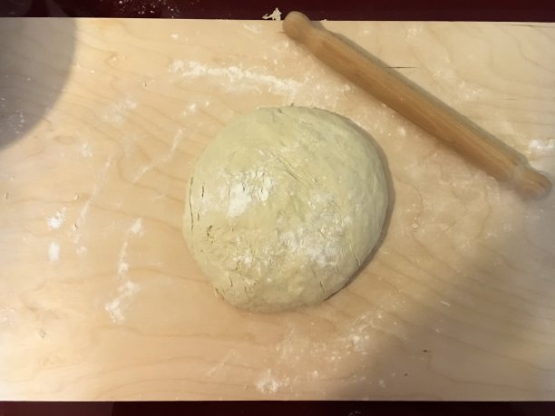 披萨面团和擀面杖图片下载