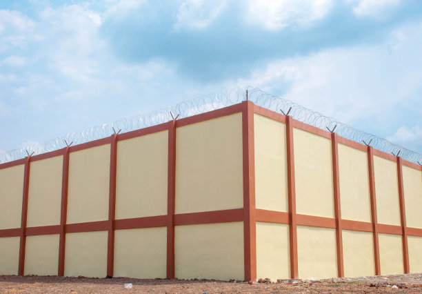 监狱高墙蓝天图片下载