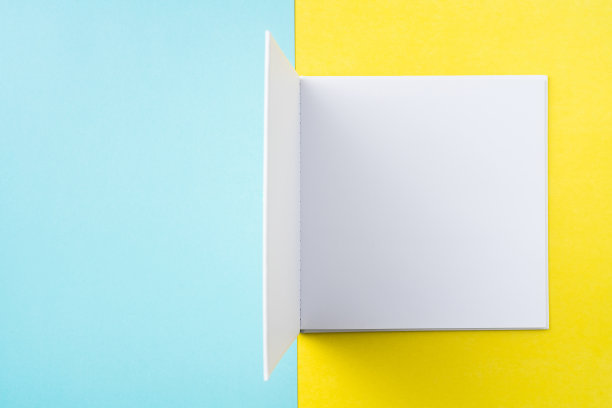 打开黄色和蓝色的白色方形笔记本图片下载