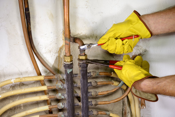 水管工修理供暖系统图片下载