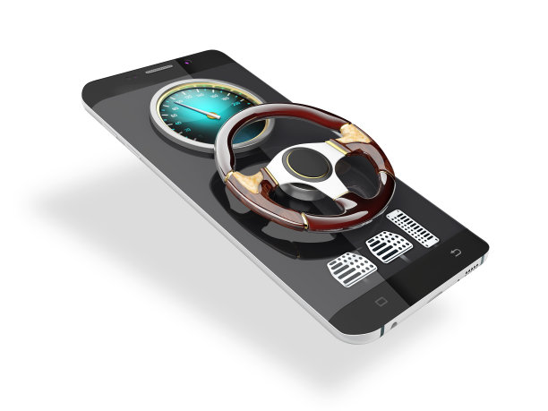 汽车方向盘字符与智能手机隔离在白色背景。三维演示图片下载