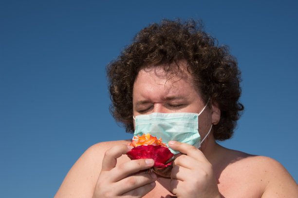 对鲜花过敏。有趣的人。图片下载