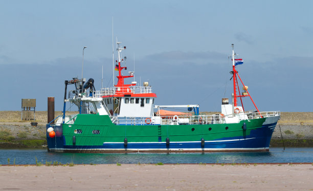 荷兰的一艘渔船图片下载