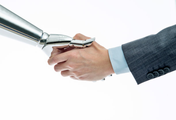 商人和机器人在白色背景下握手图片下载