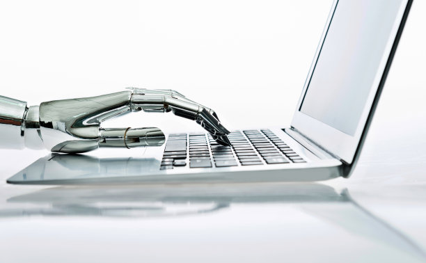 机器人的手在键盘上打字图片下载