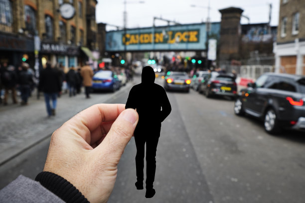 一个男人的剪影在卡姆登镇，在伦敦，英国图片下载