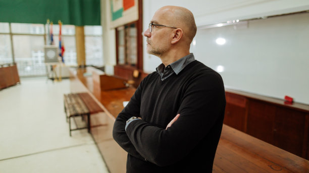 在圆形剧场的教授图片下载