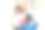小女儿在母亲节给她妈妈一张贺卡，给她一个惊喜。爱的家庭和母亲节的概念图片下载