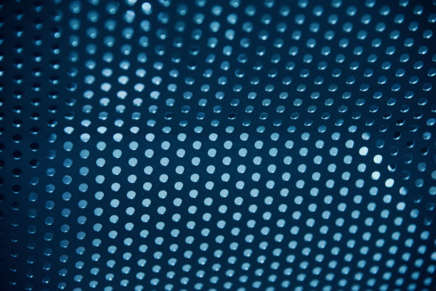 一种具有圆形孔的金属物体的独特照片图片下载