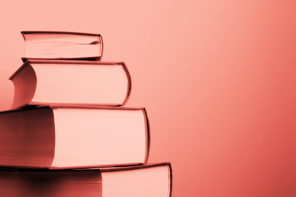 教育和阅读观念。一堆珊瑚色的书图片下载