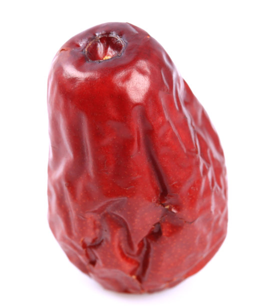 白色背景上孤立的干红枣图片下载