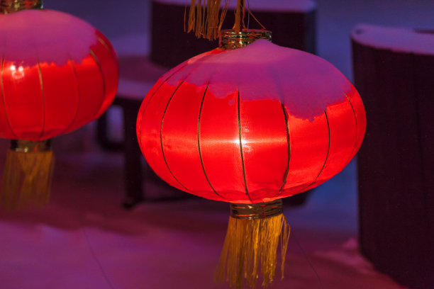 雪里的红灯笼素材图片