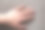 男性男性的手的特写与粗糙的皮肤和短指甲休息在平面复制空间背景，俯视图。手工劳动和双手护理理念。图片下载