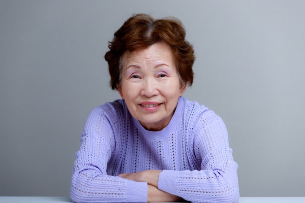 老年妇女画像图片下载