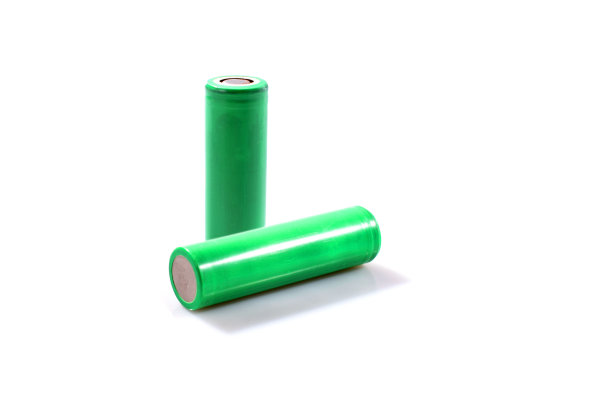 可充电电池隔离在白色背景图片下载