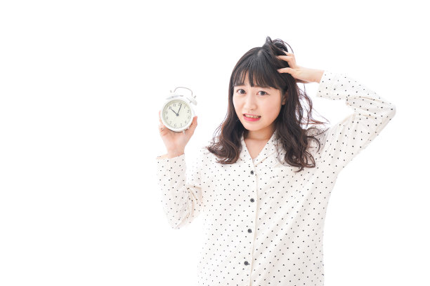 年轻女性睡过头图片下载