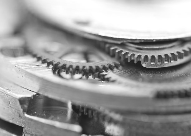 黑白摄影。背景与金属齿轮。为成功的工业背景和设计的概念照片。宏。图片下载