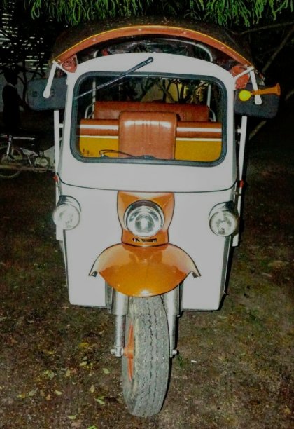 嘟嘟出租车——泰国首都曼谷和清迈的交通工具图片下载