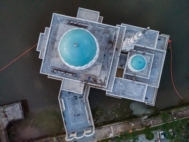 空中拍摄的新浮动清真寺，古晋，沙捞越，马来西亚图片下载