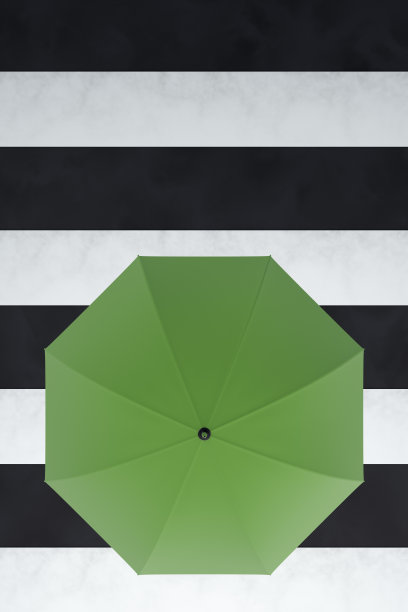 雨伞在人行横道上图片下载