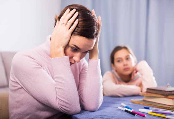 母亲让女儿难过图片下载