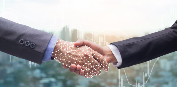 近距离的商人握手与商业机器人虚拟接口全息图连接人工智能(AI)的运动模糊城市大都市背景与股票交易板的双重曝光和未来的技术概念图片下载
