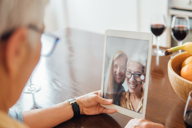 妈妈和女儿在一起自拍图片下载