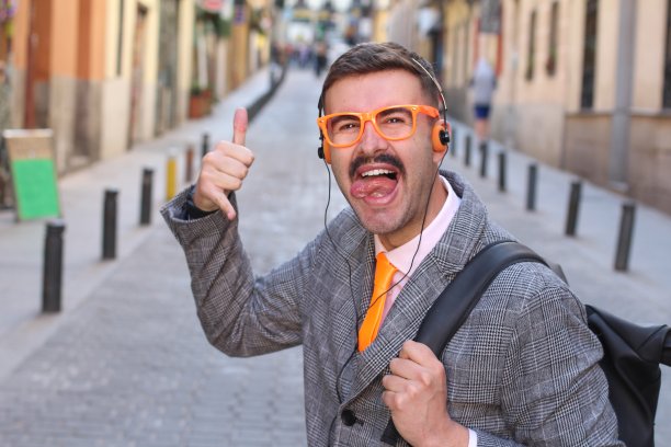 真正的商业，听音乐图片下载