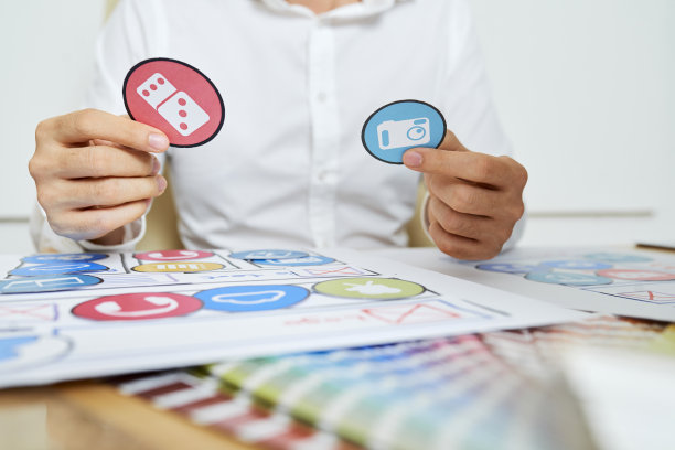 相机和骰子图标图片下载