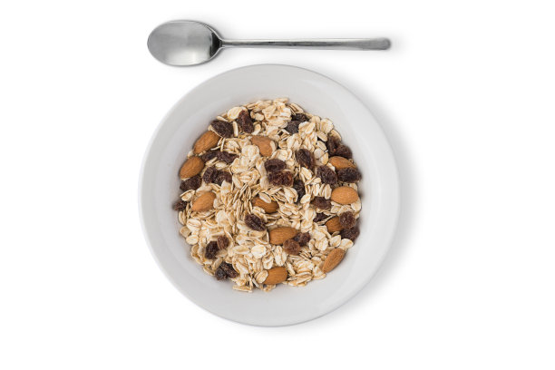 配有燕麦辫的白色盘子图片下载