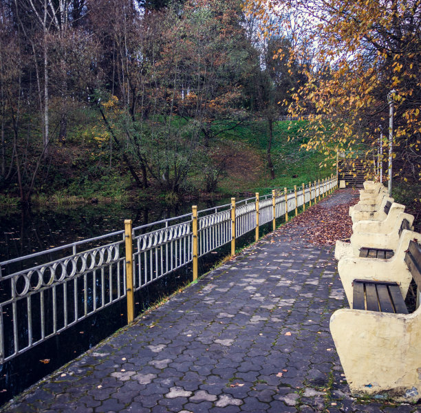 秋天公园的长椅图片下载