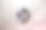 男人和女人签到厕所。黑色和白色的木制马桶圈。图片下载