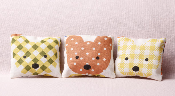 熊脸枕头图片下载