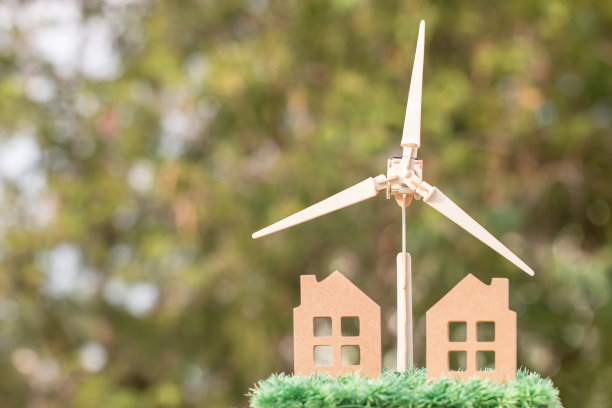 绿色能源/未来清洁替代能源或环保意识的概念:风力涡轮机/风车与家庭模型。可持续生态住宅家庭住宅的想法，使用生态可再生图片下载
