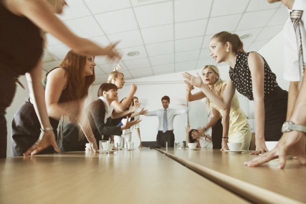 团队为一个问题争吵图片下载