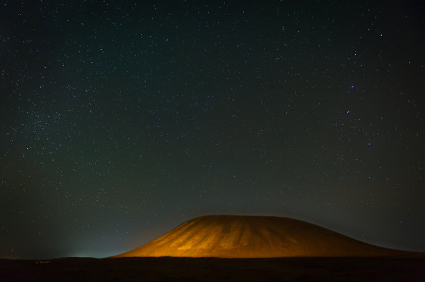 死火山上的星空图片下载