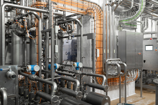 奶酪厂背景的奶酪制造设备图片下载