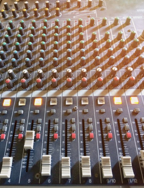 控制台控制电子音乐。图片下载