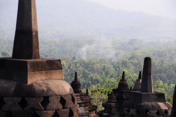 博罗布杜尔，爪哇。印度尼西亚图片下载