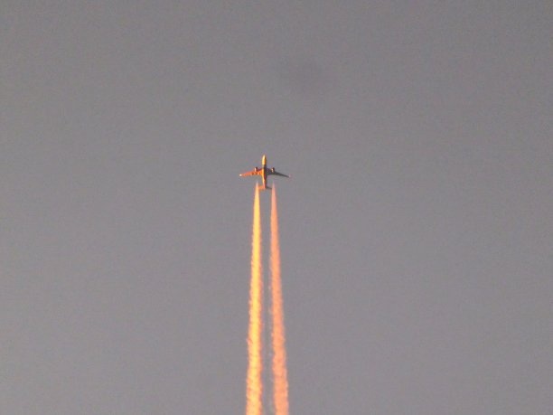 日落在飞机图片下载