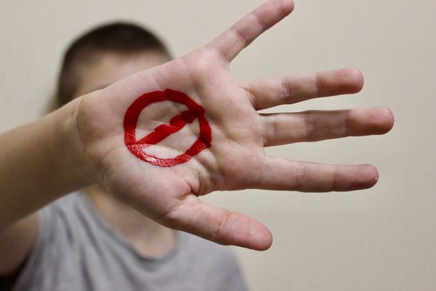 手掌上红圈的标志图片下载