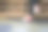 一个女孩的脚和鞋盒在图书馆。图片下载