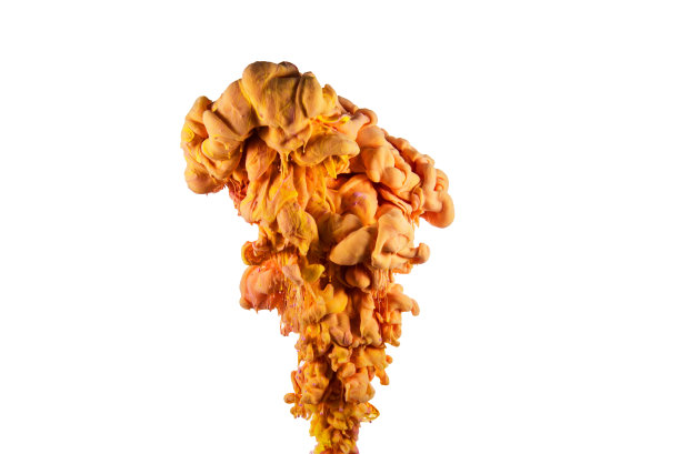 丙烯酸颜料和油墨在水中。抽象的背景帧。孤立在白色的。图片下载