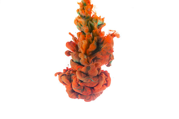 丙烯酸颜料和油墨在水中。抽象的背景帧。孤立在白色的。图片下载