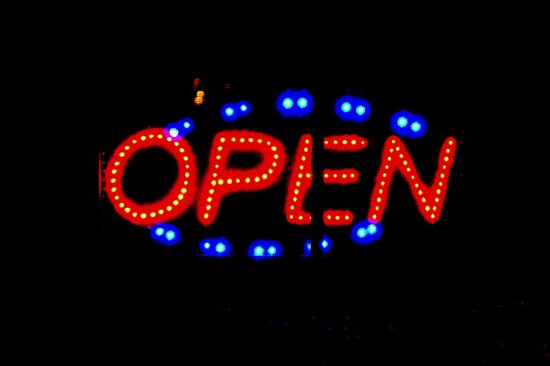 在黑色背景下打开标志图片下载