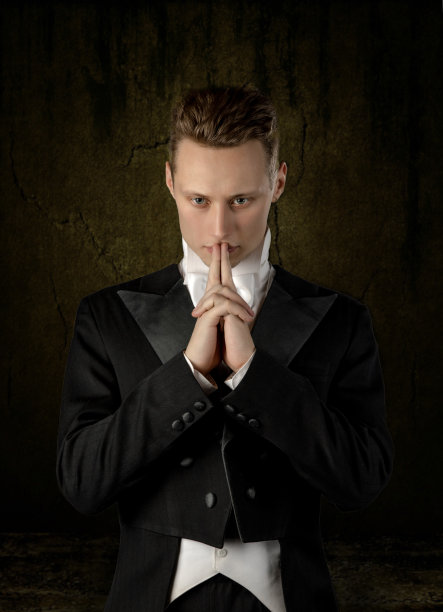 一个年轻演员的英俊男子肖像图片下载