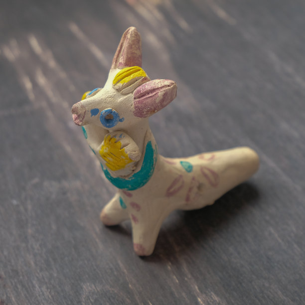 手工陶土口哨的特写图片下载